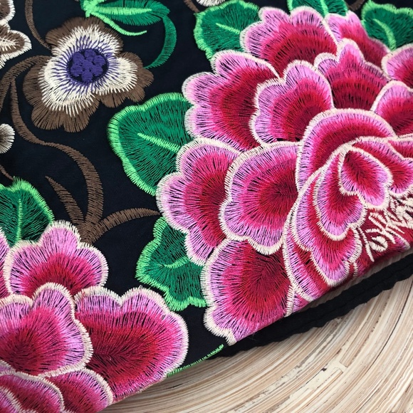 Embroidered Pom Poms Long Shoulder Bag/Crossbody Purse and Wristlet NWOT - Picture 13 of 13